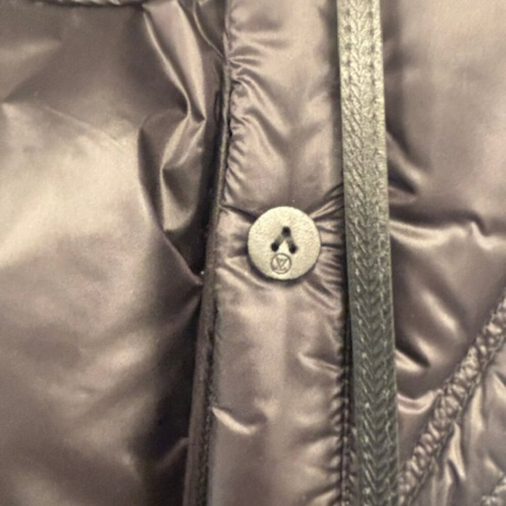 Louis Vuitton Women's Short Down Jacket, Size 38, Black/Silver/Blue, Worn Once - Picture 6 of 6